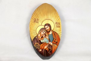Icona dipinta a mano raffigurante Sacra Famiglia realizzata su sezione di tronco.