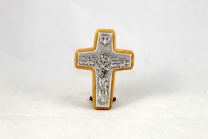 Crocifisso in argento e legno di ulivo raffigurante croce PapaFrancesco.