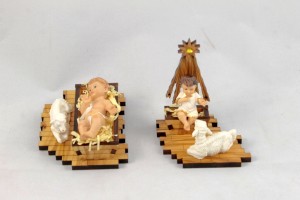 Gesù Bambino in culla legno di ulivo e pecora Fontanini.